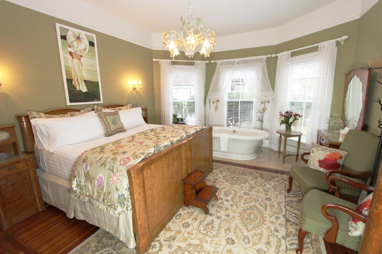 King Room Bay Window Caroline,1593665402:JPEG